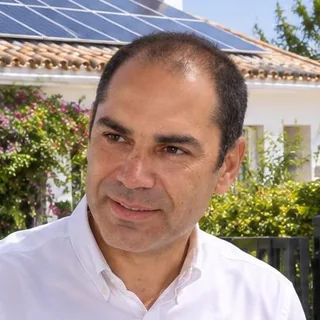 Retrato ilustrativo de José Párraga creado con IA a partir de su fotografía