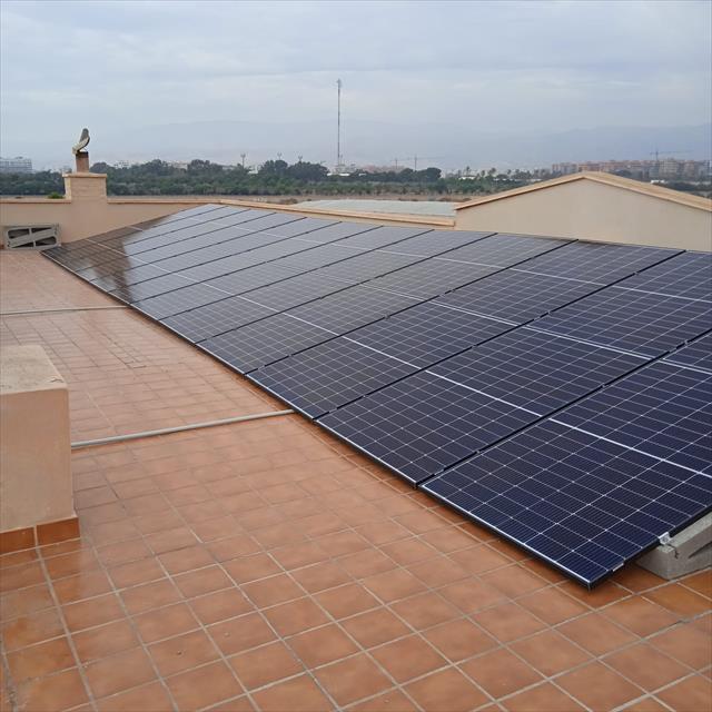 Placas solares en cubierta inclinada Almería