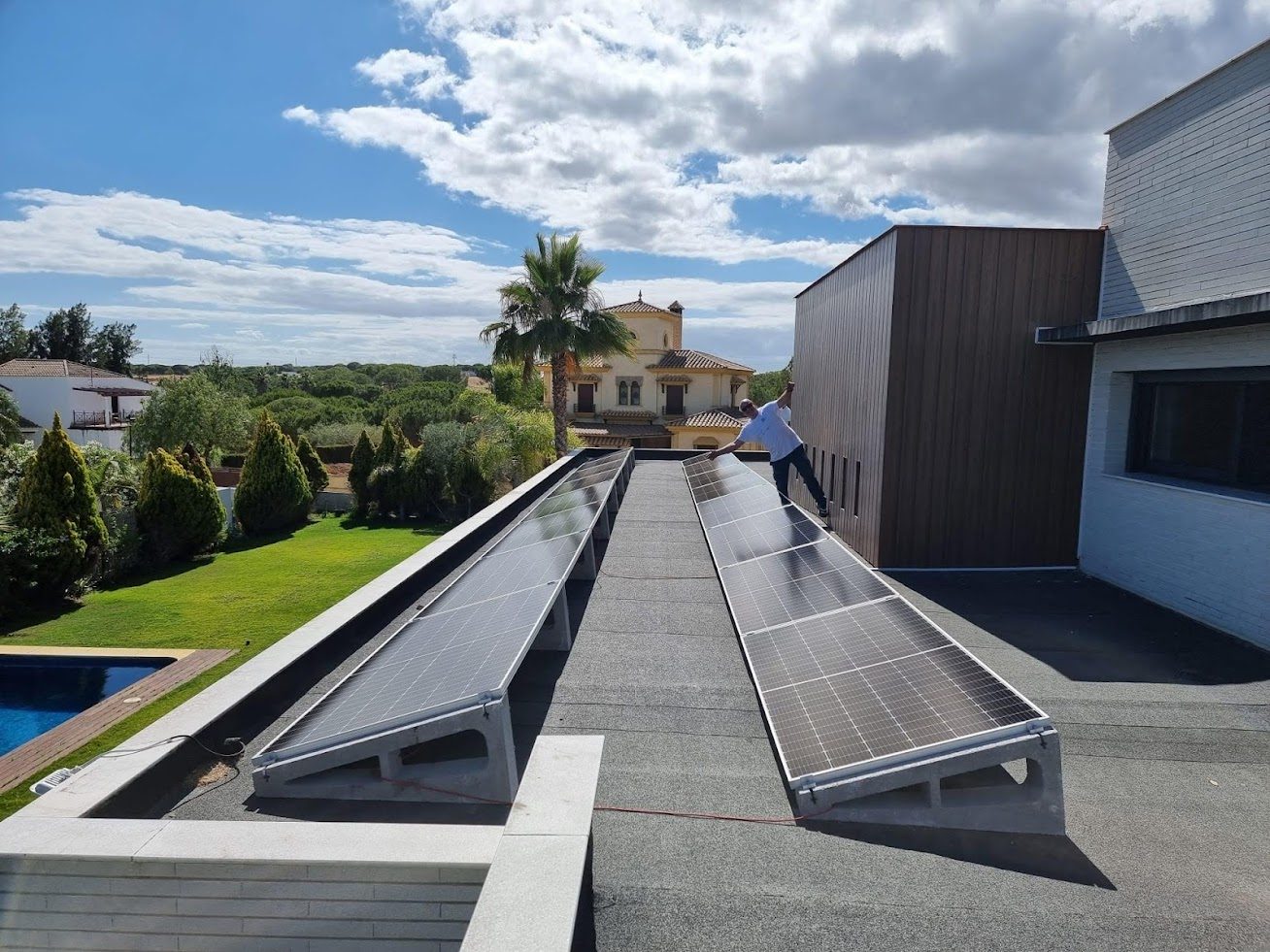 La guía completa para elegir e instalar paneles solares en casa en Málaga